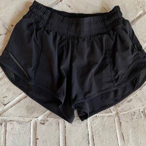 Lululemon Women's Size 2 Hotty Hot Low-Rise 2.5" Lined Shorts